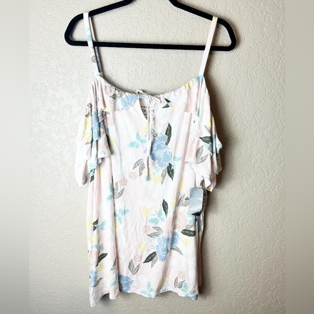 NWT Torrid Super Soft Knits floral print cold shoulder ruffled top